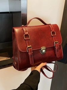 Borsa a tracolla vintage bordeaux con doppie cinghie e fibbie in bronzo