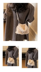 Vue détaillée du sac seau beige en peluche avec cordon de serrage et texture en fausse fourrure