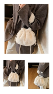 Détail du sac seau en peluche crème avec fermeture à cordon et texture douce