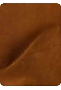 Détail du daim marron résistant à l'eau montrant la texture douce et la surface anti-éclaboussures