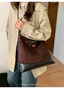 Retro große braune Wildleder-Einkaufstasche mit Rautensteppung und goldener Kette