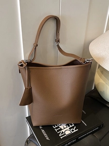 Retro Minimalist Large Capacity PU Leather Pebble Grain Bucket Shoulder Bag Underarm Bag For Women Fashion Commuter Handbag