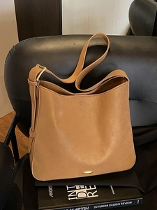 Retro camel matte tote bag in large capacity faux leather with gold adjustment buckle