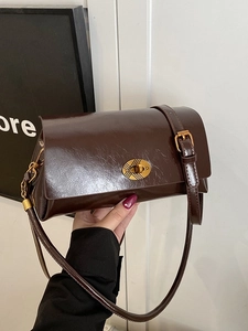 Retro dark brown oily leather shoulder bag with vintage gold lattice twist lock