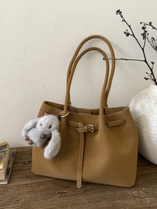 Grand sac cabas en daim jaune moutarde pour femme avec design minimaliste à boucle en cuir
