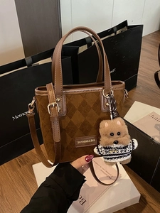 Retro brown frosted bucket bag with diamond lattice pattern and a cute bear pendant