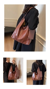 Grand sac hobo marron foncé avec surpiqûres contrastées et mini pochette assortie