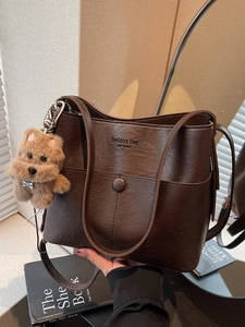 Large Capacity Vintage PU Leather Bucket Bag For Women Commuting Shoulder Bag With Detachable Plush Dog Pendant Fashion Bag