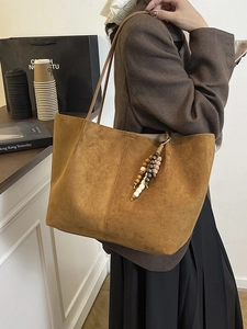 Women Vintage PU Leather Tote Bag Large Capacity Commuting Shoulder Bag With Beaded Tassel Pendant Magnetic Buckle Casual Handbag