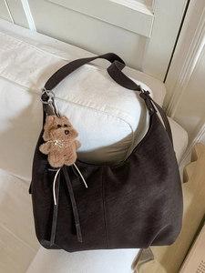 Sac Fourre-tout en Cuir PU pour Femmes Grande Capacité Mode Style Coréen Sac à Bandoulière Hobo Avec Charme en Peluche Amovible Sac à Bandoulière Quotidien