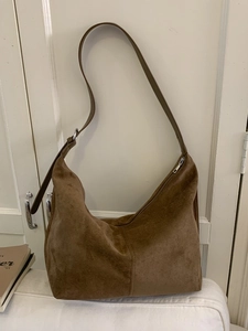 Retro brown suede large capacity tote bag with adjustable shoulder strap and zipper closure