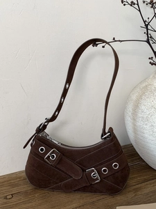 Sac à Épaule sous le Bras en PU Texture Suède Vintage pour Femme Style Moto Rétro avec Oeillets Métalliques Boucle de Ceinture Fermeture Éclair Sac Hobo
