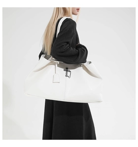 Women large capacity commuter tote bag retro oil wax leather shoulder underarm bag.