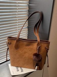 Women Large Capacity Suede PU Tote Bag Retro Solid Color Shoulder Bag With Pom Pom Charm Autumn Winter Commute Handbag