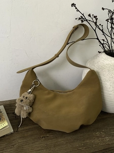 Grand sac à bandoulière en daim jaune avec pendentif chien pour le travail et loisirs