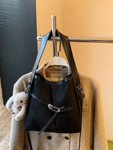 Vintage Large Capacity Pleated PU Leather Bucket Shoulder Bag For Women Fashion Tote With Plush Rabbit Pendant Crossbody Bag