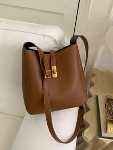 Women Large Capacity PU Leather Bucket Bag Minimalist Retro Shoulder Crossbody Bag With Metal Lock Commuting Fashion Tote Bag