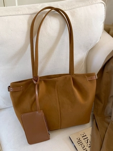 Retro brown large capacity tote bag for women with matching shoulder strap pouch