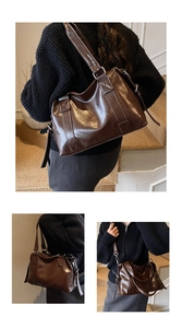 Detail der dunkelbraunen Vintage-Schultertasche aus glänzendem Kunstleder mit Ziernähten