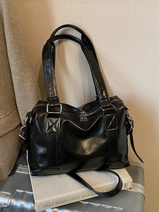 Vintage-Große-Shopper-Tasche aus glänzendem schwarzem Leder mit doppeltem Reißverschluss