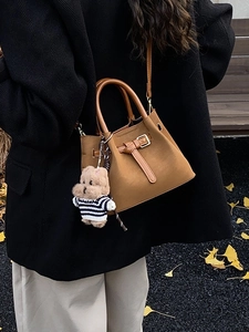 Sac Seau Rétro en Cuir PU pour Femmes Avec Porte-clés Ours Bandoulière Réglable Sac à Main et Sac à Épaule Décontracté Quotidien
