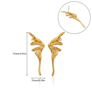 Detail showing dimensions of golden 18K plated stainless steel wing-shaped earrings