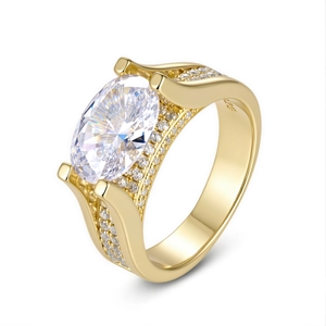 Luxurious 925 sterling silver ring with 4.5 carat oval zircon and micro-pave setting