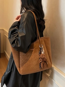 Women Large Capacity Tote Bag Casual PU Leather Retro Shoulder Bag With Plush Bear Pendant Minimalist Commuting Handbag