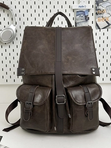 Sac à dos vintage en cuir PU marron foncé avec rabat et deux poches avant à boucle
