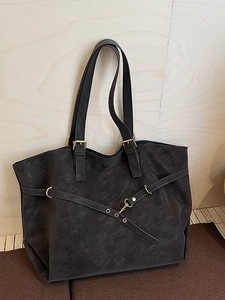 Grand sac cabas marron foncé vintage en cuir mat avec anneaux métalliques et détails dorés