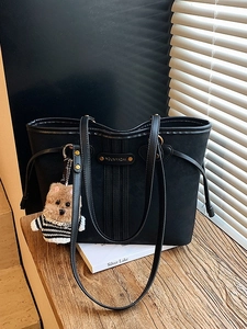Retro black matte tote bag with vintage badge and cute brown bear pendant for daily commuting