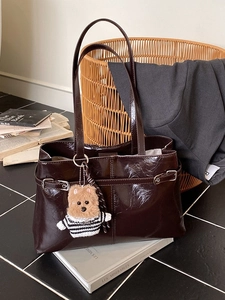 Borsa a Spalla in Pelle PU Scamosciata da Donna Borsa Tote Capiente con Simpatico Ciondolo a Orso Borsa da Pendolare Moda