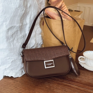 Detail of retro crossbody bag with houndstooth texture and silver metal buckle lock