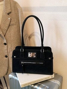 Sac à Bandoulière Femme en Cuir PU Grande Capacité Sac Cabas Rétro Avec Décoration Métallique et Poche Zippée Avant