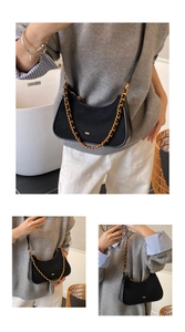 Detalle del bolso hobo de media luna negro con cadena dorada y textura de cuero liso