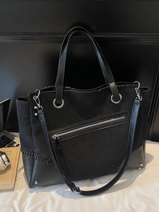 Borsa tote vintage nera capiente con pelle cucita e dettagli di rivetti metallici