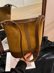 Retro two-tone leather bucket bag with adjustable shoulder strap and large capacity