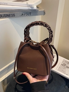 Fashion Women PU Leather Bucket Bag Minimalist Woven Handle Shoulder Bag Casual Chic Drawstring Crossbody Bag Daily Use