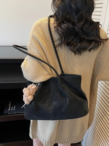 Black matte tote bag with teddy bear charm and long straps for versatile daily commute