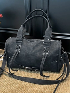 Sac à main Boston rétro noir avec lacets croisés et bandoulière réglable