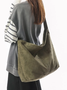 Grand sac fourre-tout en toile lavée vert olive avec bandoulière large décontracté