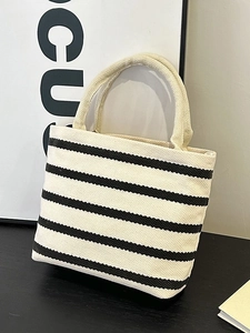 Sac cabas minimaliste en toile crème avec de larges rayures noires et poignées