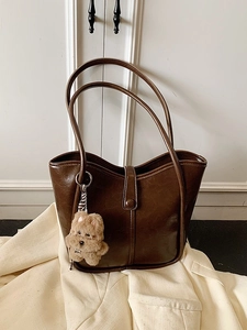 Retro PU Leather Bucket Tote Bag For Women Large Capacity Shoulder Bag With Plush Bear Charm Solid Color Daily Commuting Handbag