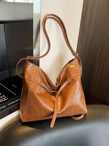 Vintage brown large capacity tote bag in oiled leather style for women shoulder carry