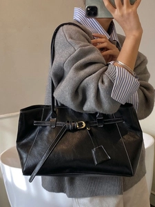 Grand sac cabas noir rétro avec surpiqûres contrastées et boucle dorée pour femme