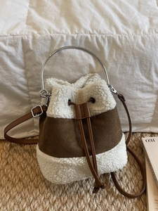 Women Plush Contrast Color Bucket Bag PU Artificial Lamb Wool Drawstring Crossbody Shoulder Bag With Metal Ring Handle Winter