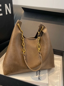 Grand sac cabas vintage marron en cuir avec chaîne dorée dans un coffret cadeau