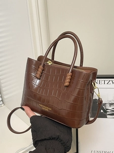Sac fourre-tout en cuir marron à motif crocodile avec garniture dorée et doubles anses