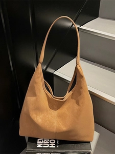 Minimalist large capacity caramel brown suede shoulder tote bag for chic daily commuting
