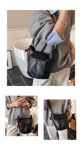 Detailansicht der schwarzen Leder-Beuteltasche mit Ziernähten und Perlenanhänger